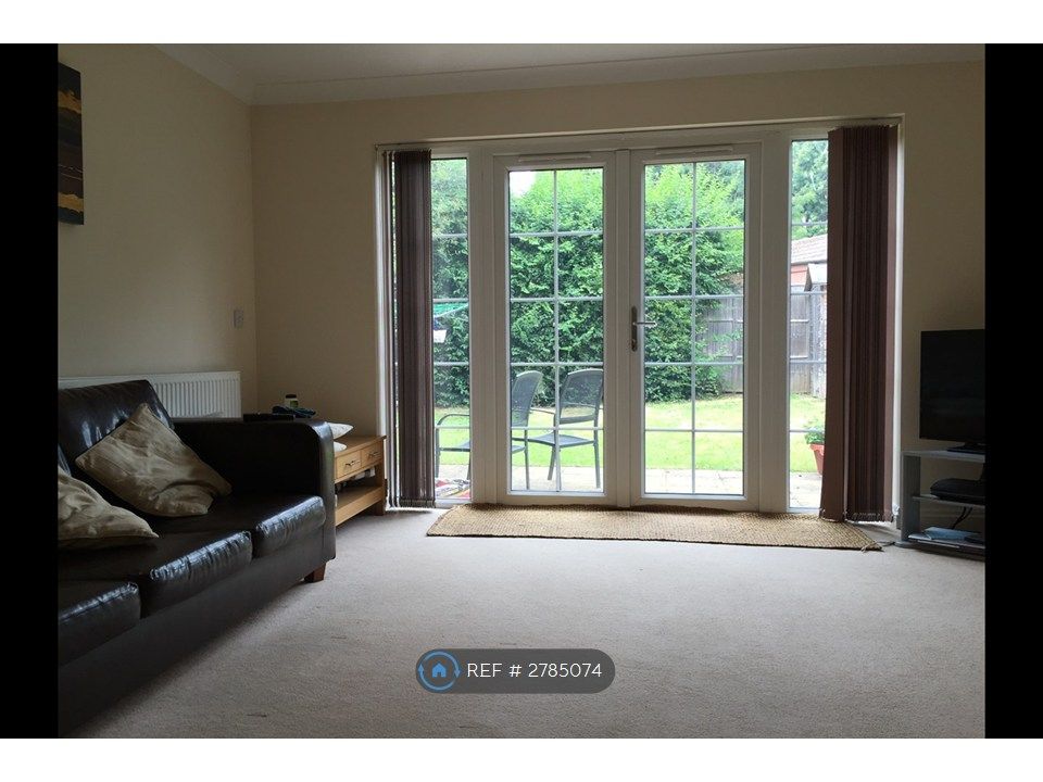 Property photo 3 of 12 Shared Lounge