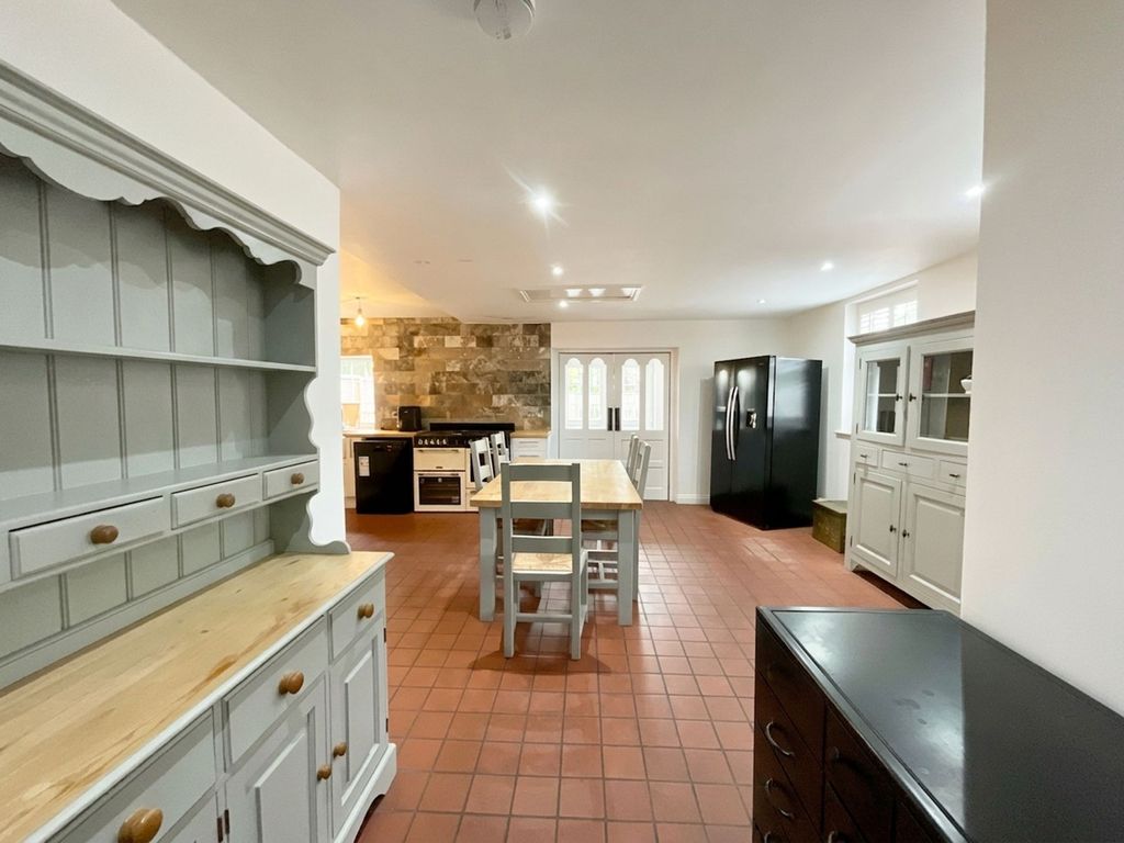 Property photo 3 of 25