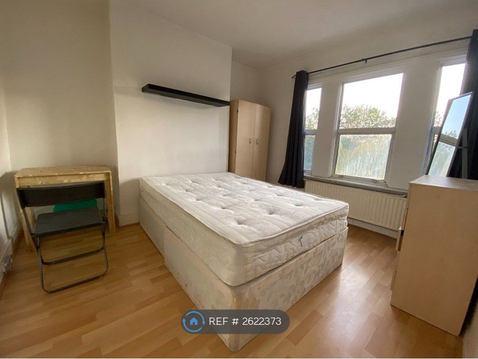 Property photo 3 of 10 Bedroom 2