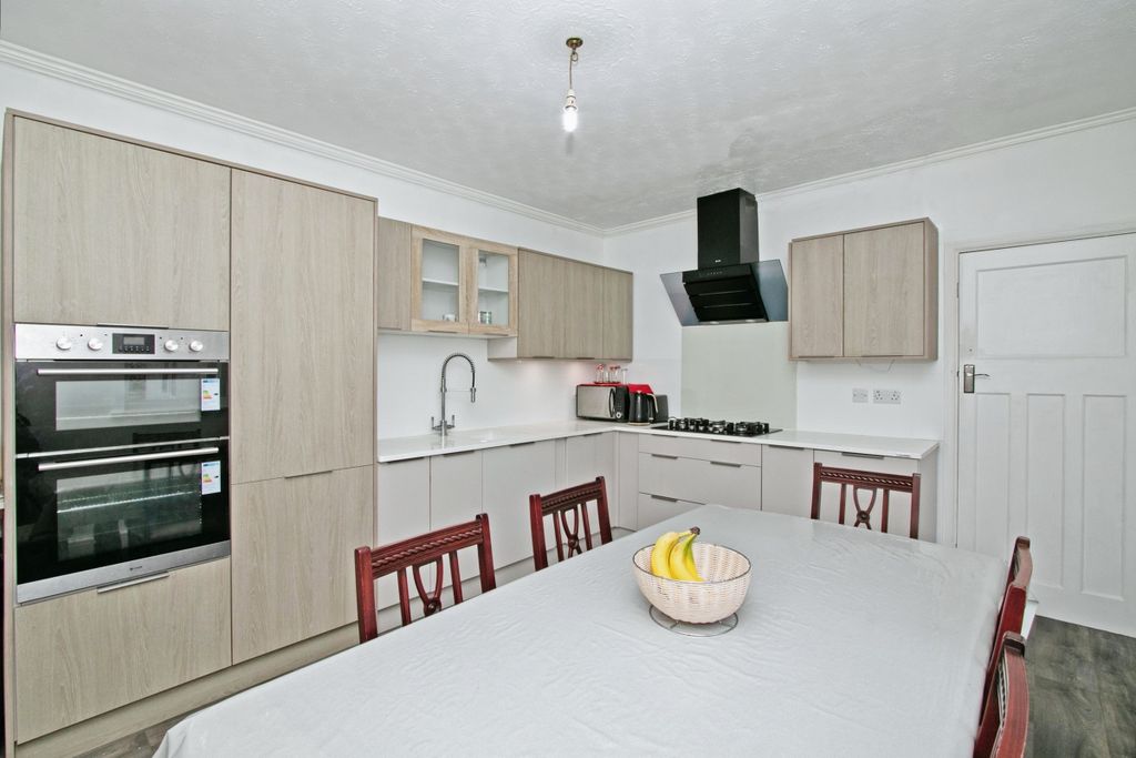 Property photo 3 of 18 Kitchen Breakfast Room