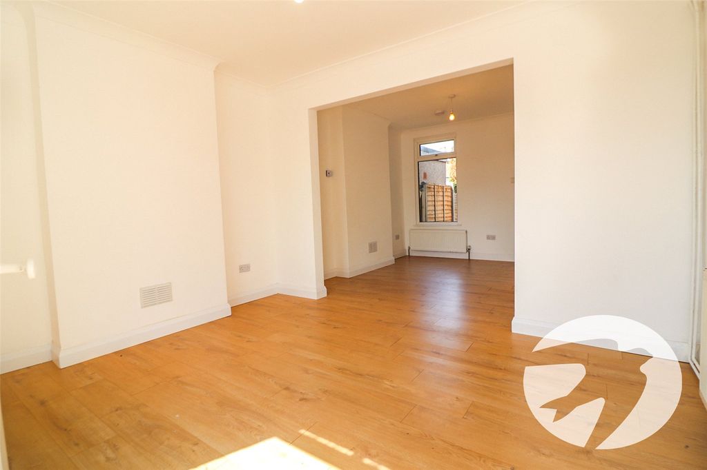 Property photo 2 of 18 Picture No. 13