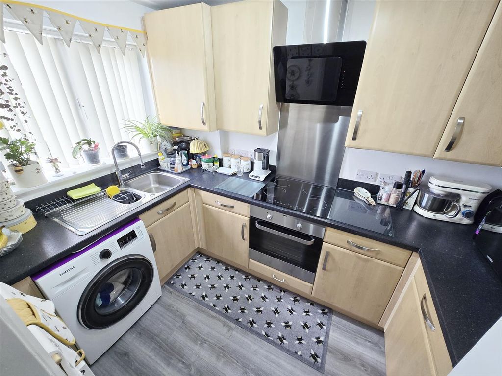 Property photo 2 of 19 Kitchen