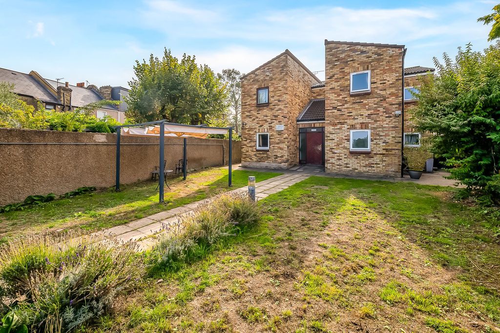 Property photo 1 of 12