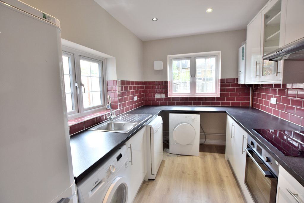 Property photo 3 of 11 Kitchen 