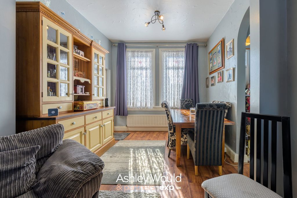 Property photo 3 of 23