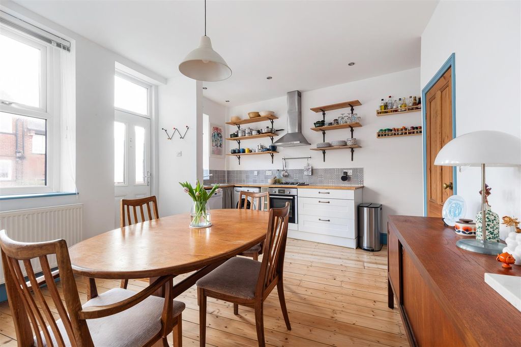 Property photo 2 of 31 Untitled (2 Of 22).Jpg