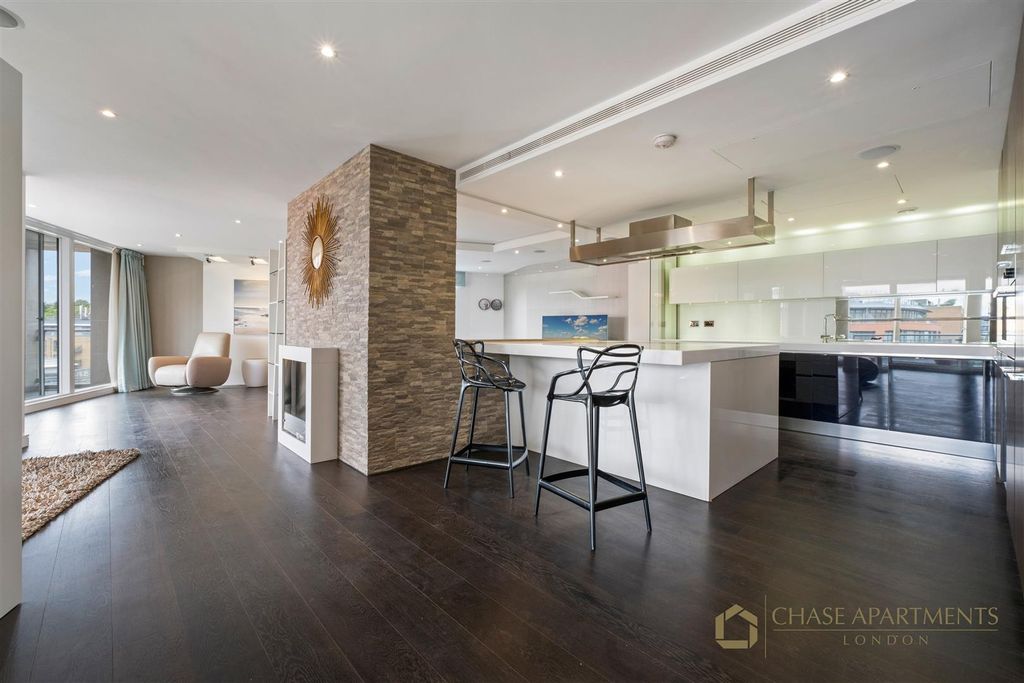 Property photo 1 of 14 Caro Point Sw1W 8Dt-7.Jpg