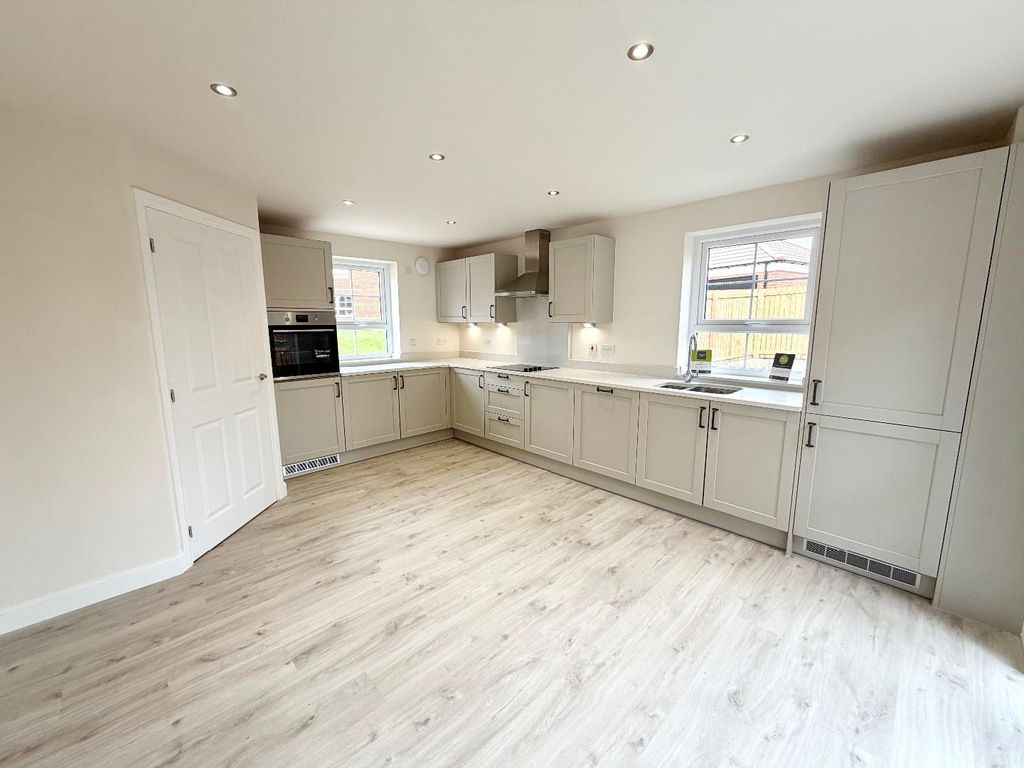 Property photo 2 of 12 Kitchen