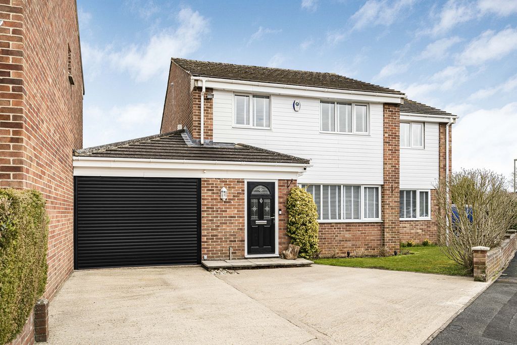 Property photo 1 of 32
