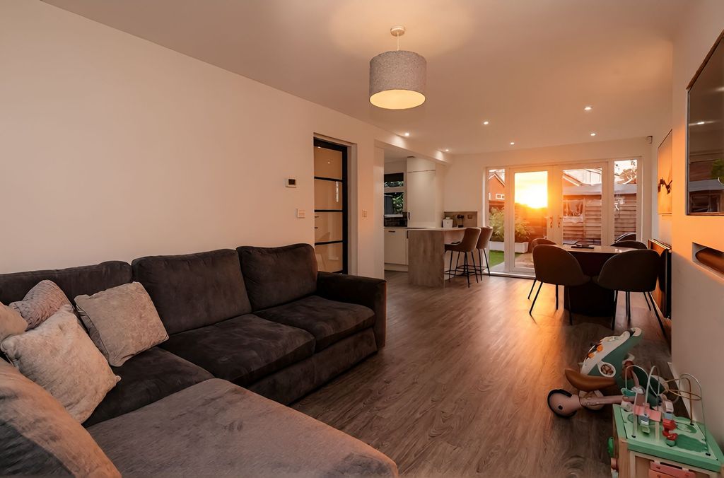 Property photo 3 of 38