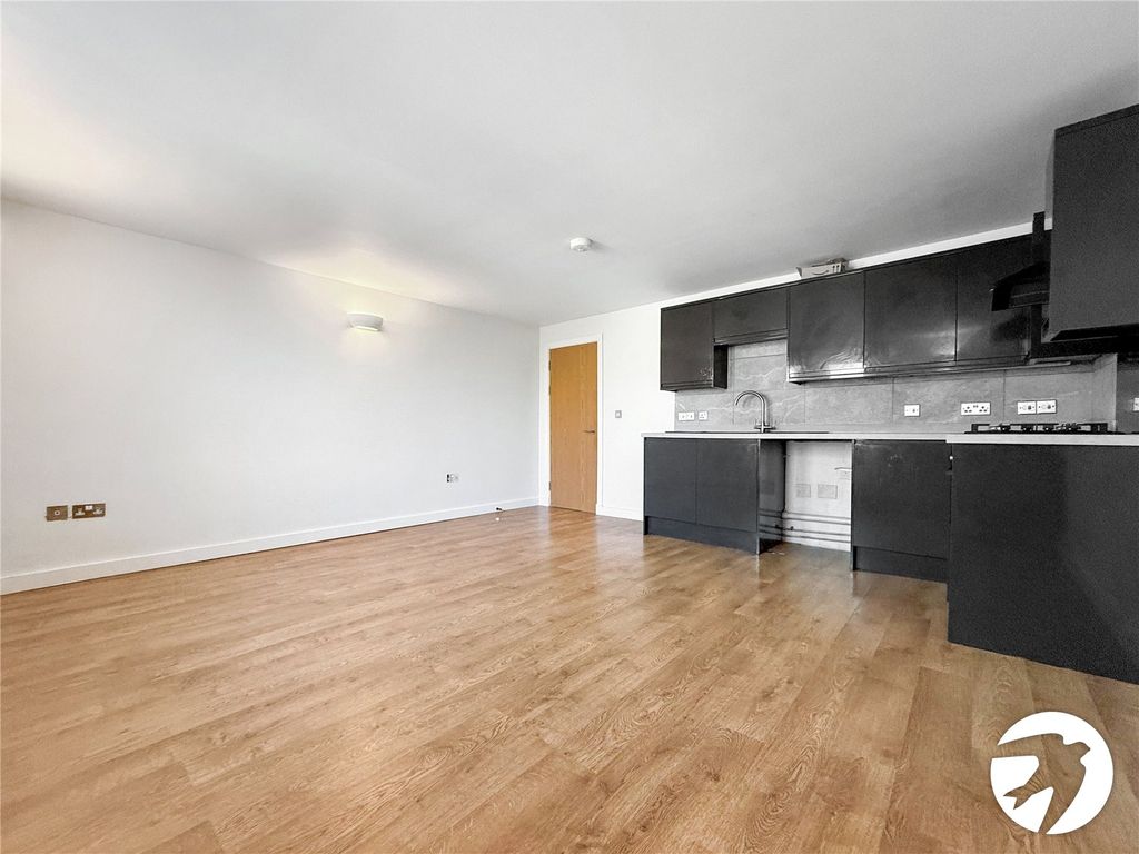 Property photo 2 of 10 Kitchen/Lounge