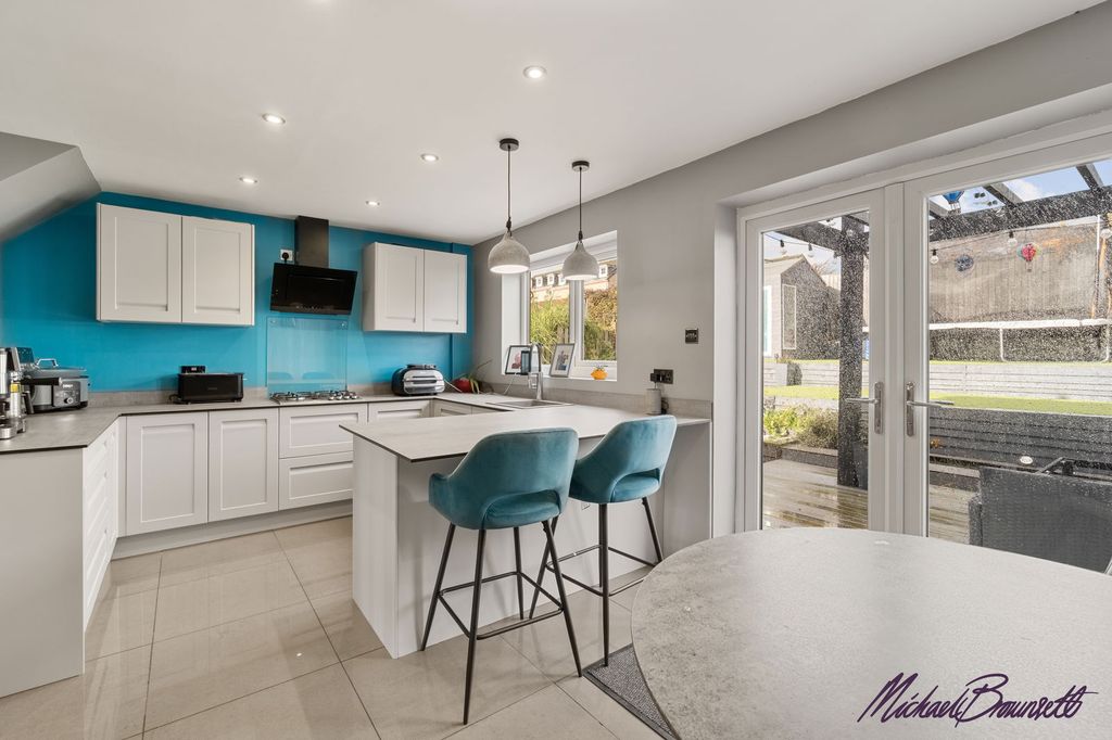 Property photo 1 of 25