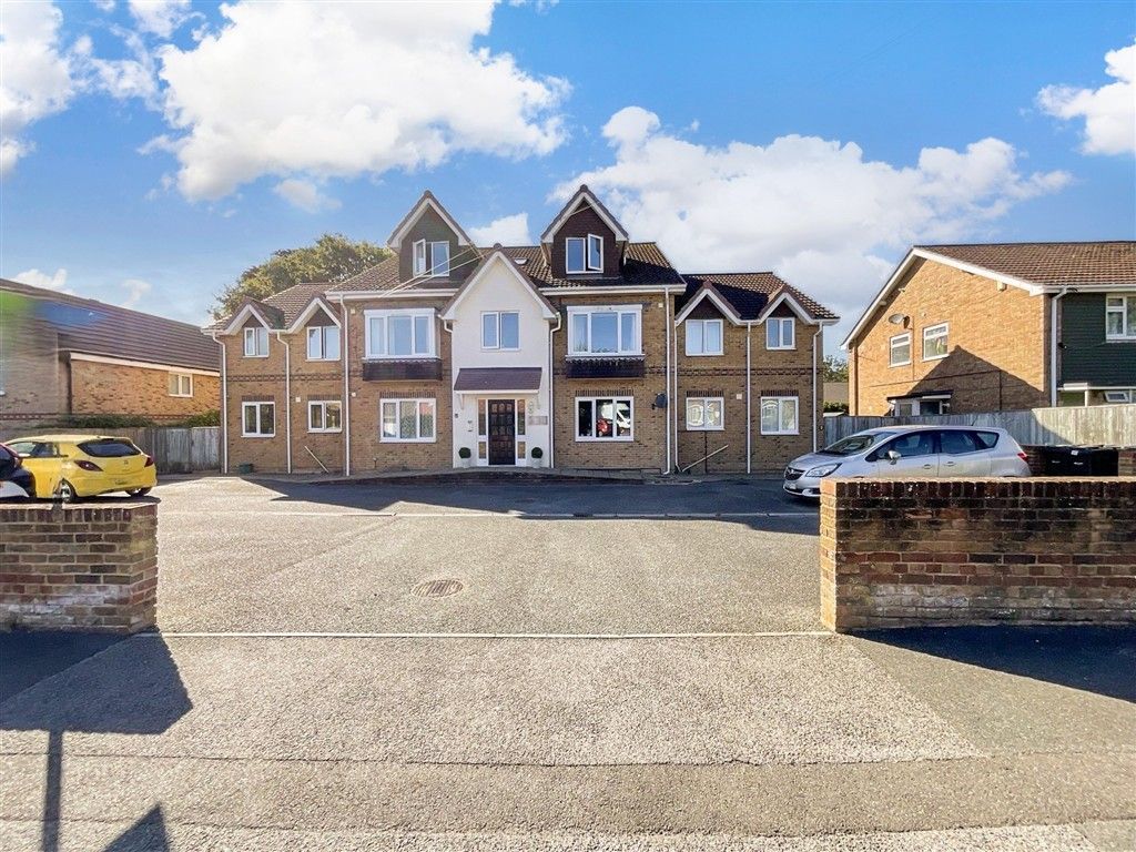 Property photo 1 of 8 Apartment Block