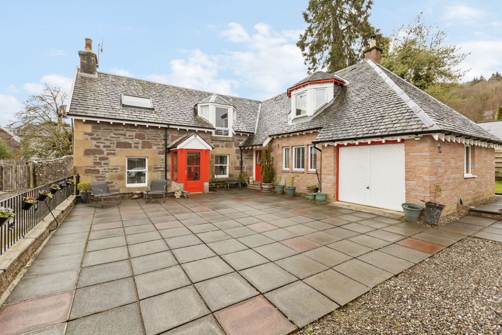 Property photo 2 of 25