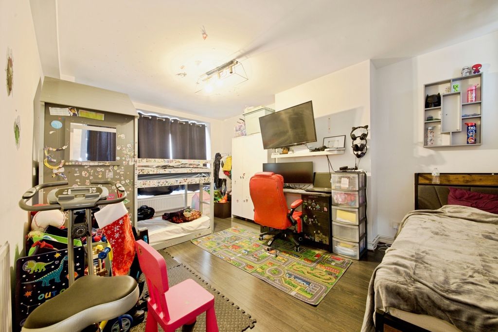 Property photo 2 of 12 Photo