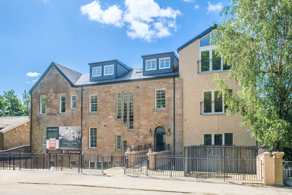 Property photo 1 of 32