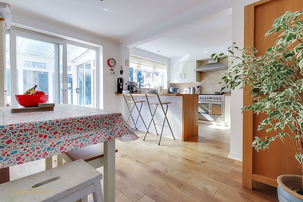 Property photo 3 of 15 Kitchen/Dining Room