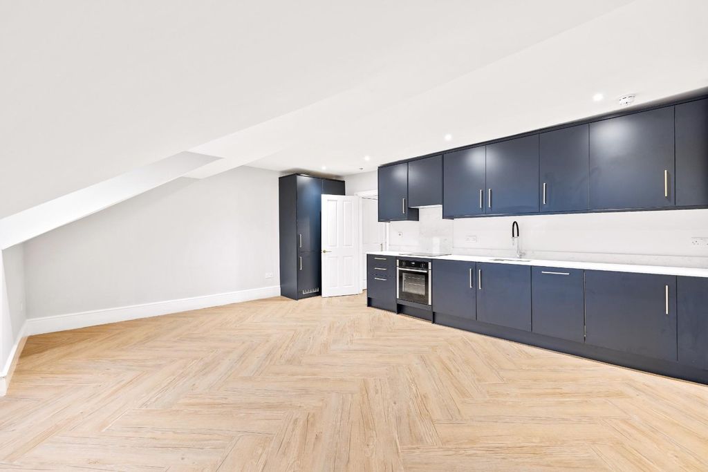Property photo 3 of 25 6 Montpelier Terrace Navy Full Res-3.Jpg