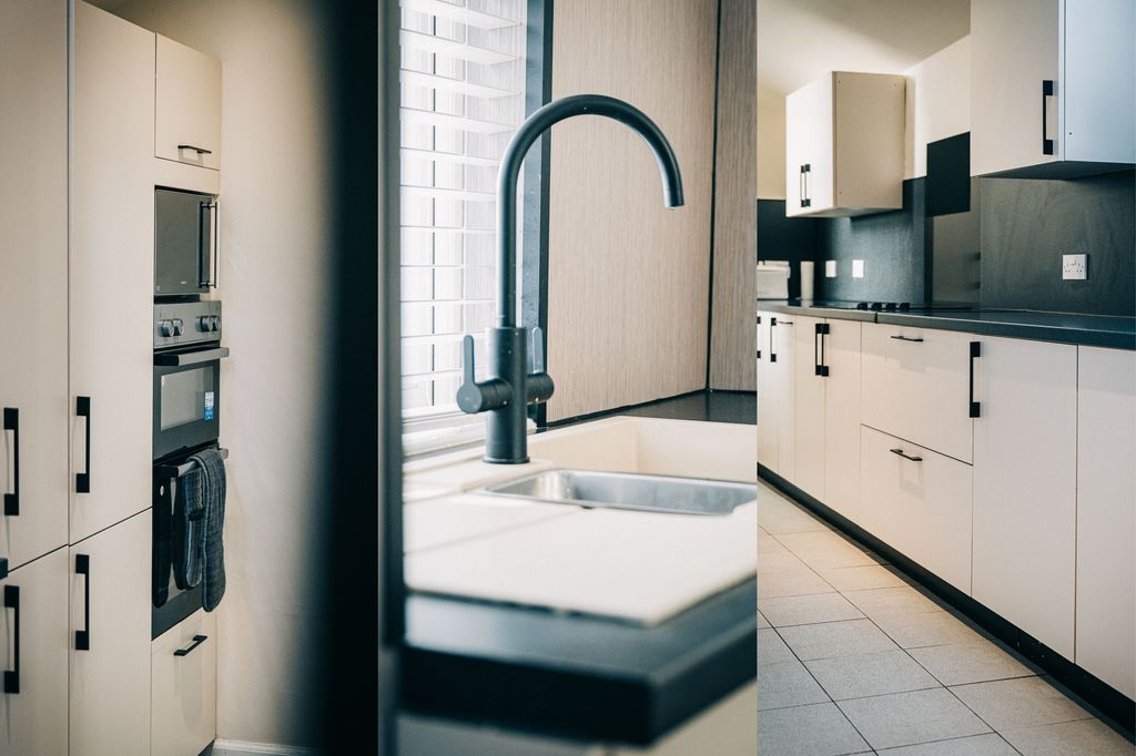 Property photo 3 of 24 Kitchen Detail