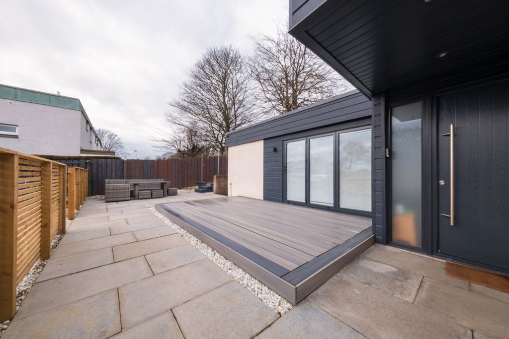 Property photo 2 of 36