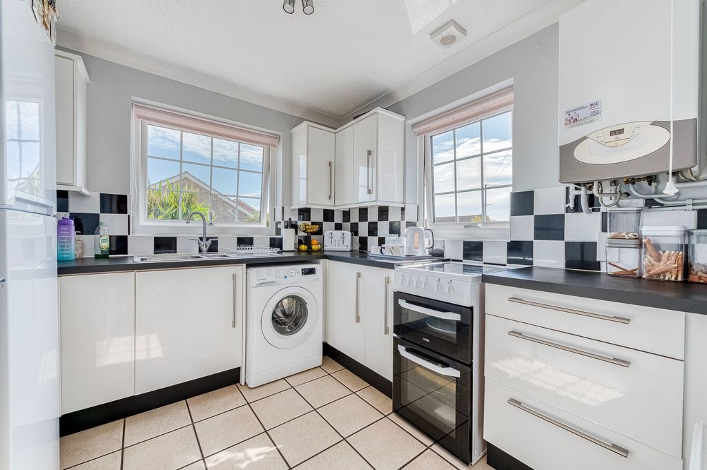 Property photo 3 of 19