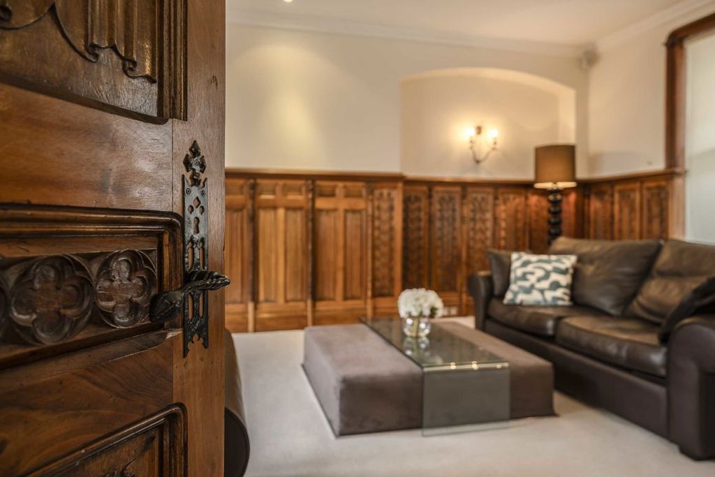 Property photo 3 of 18