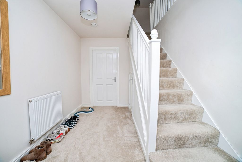 Property photo 2 of 13 Entrance Hall