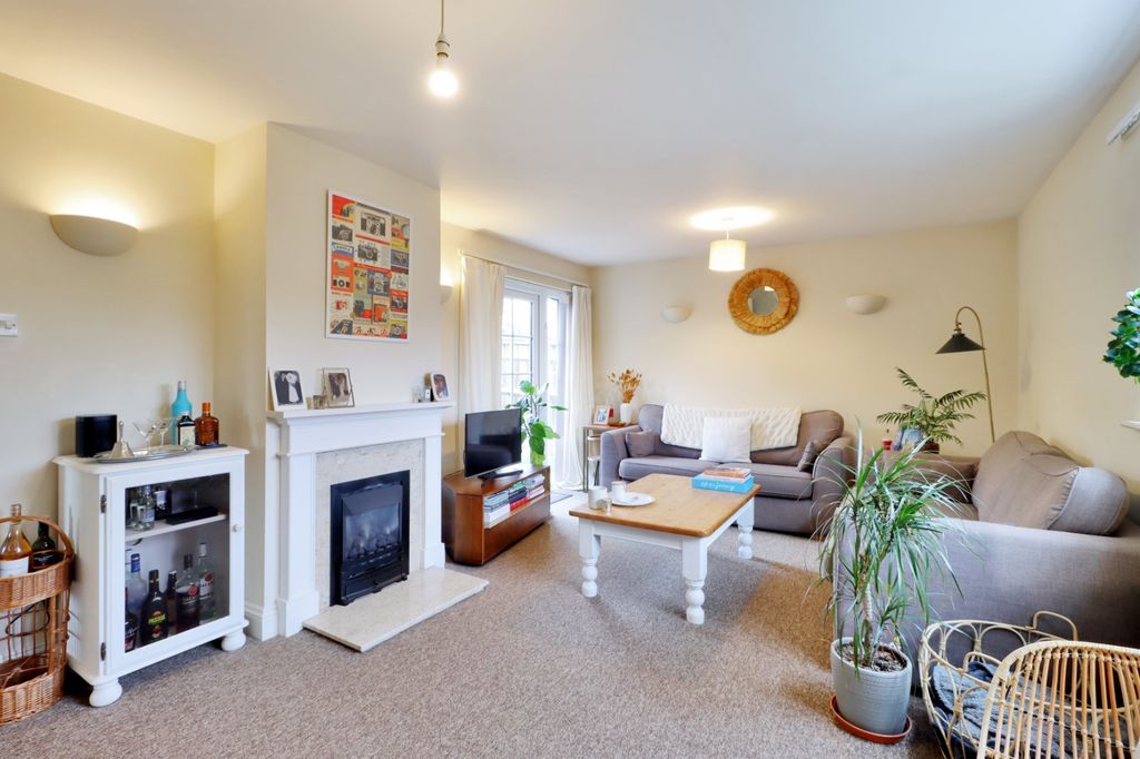 Property photo 3 of 13 Sitting Room