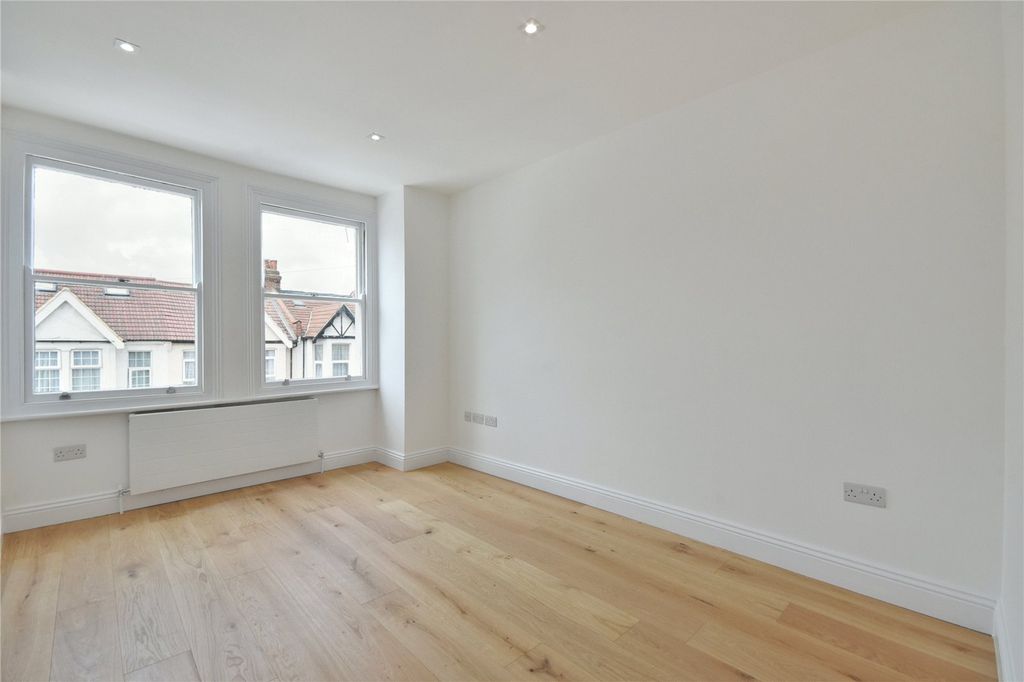 Property photo 2 of 15 Picture No. 20