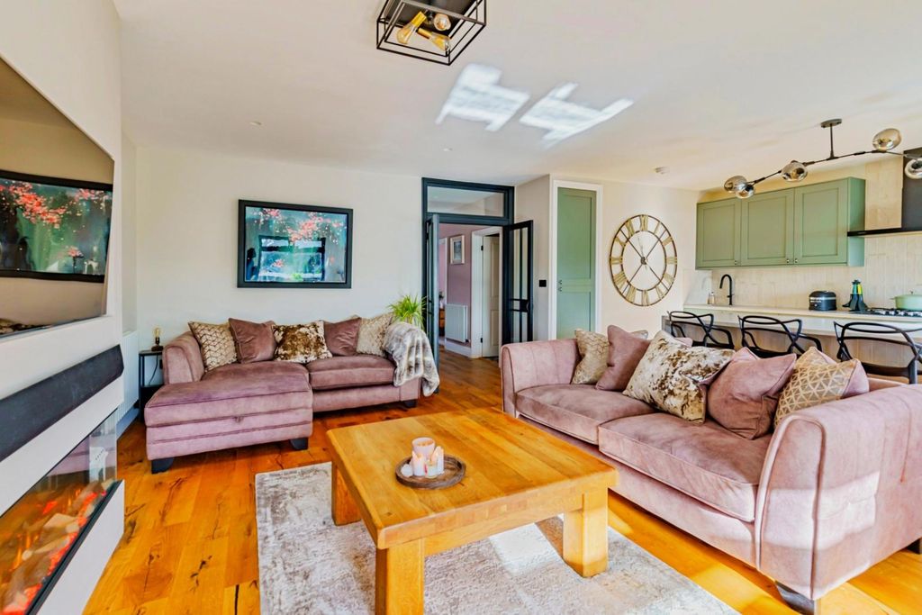 Property photo 2 of 37 Living Room