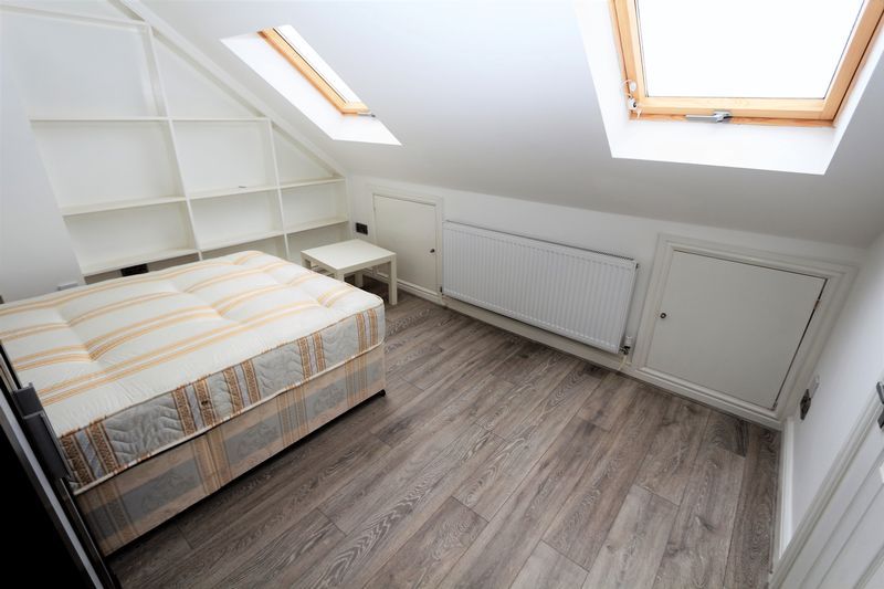 Property photo 3 of 9 Photo 5