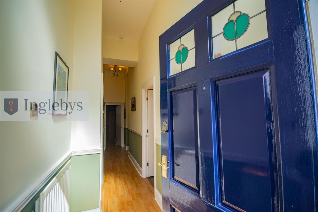 Property photo 2 of 23