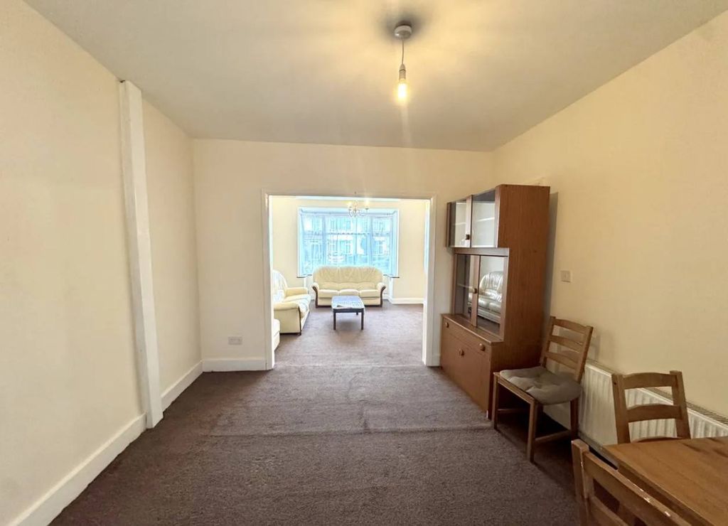 Property photo 3 of 11 Gallery