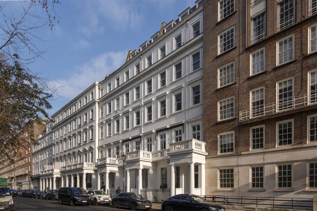 Property photo 1 of 26 Hanson Estates-Flat 1, 18 Lowndes Square-53_Hi.Jpg