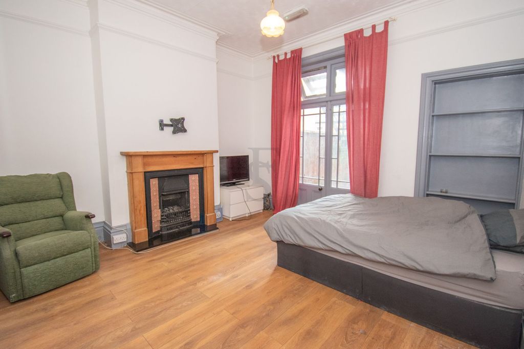 Property photo 3 of 18