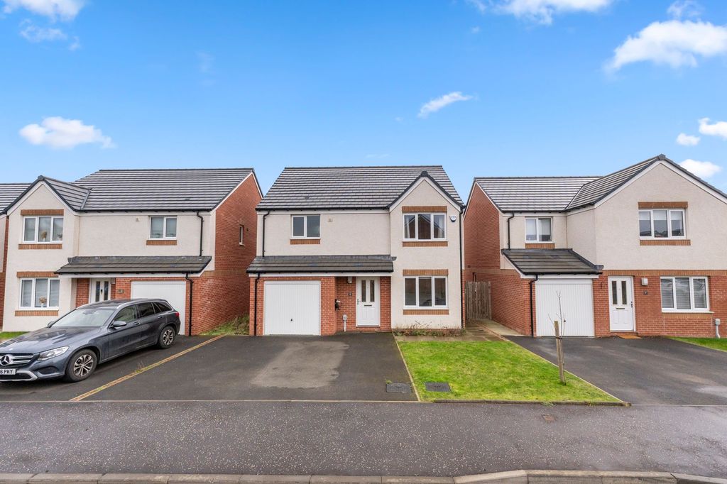 Property photo 1 of 32