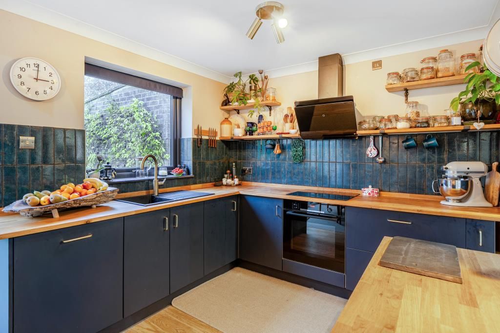Property photo 3 of 20 Kitchen