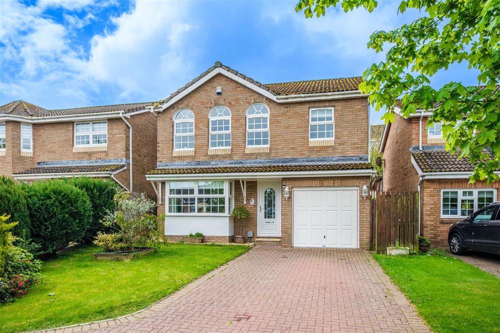 Property photo 1 of 27 Cairncross Crescent-2.Jpg