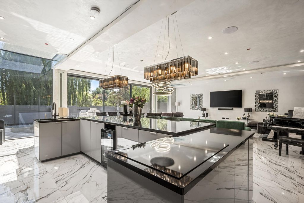 Additional image 4 of 5 bed detached house to rentWaggon Road, Barnet EN4