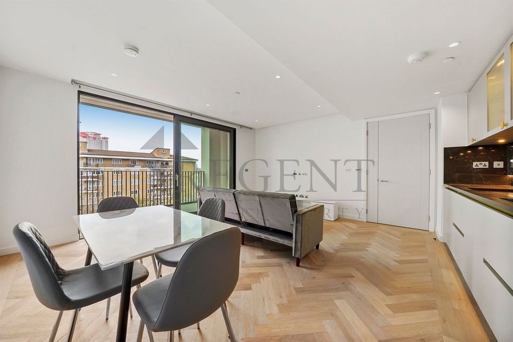 Property photo 2 of 18 Open Plan