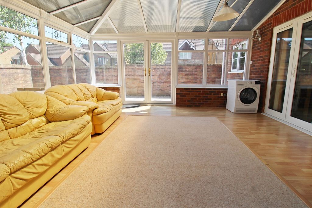 Property photo 3 of 32 Conservatory