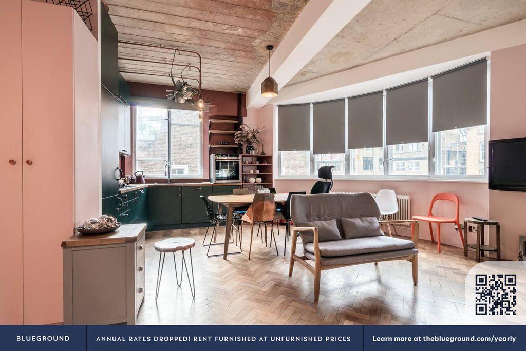 Property photo 3 of 16 Living Room