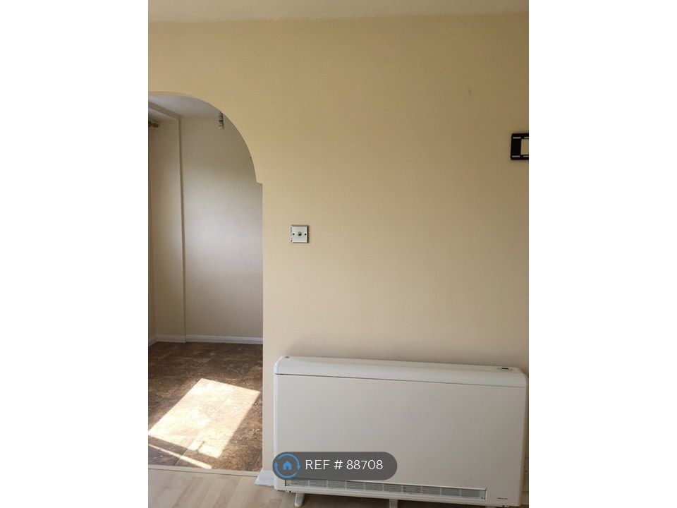 Property photo 2 of 8 Lounge