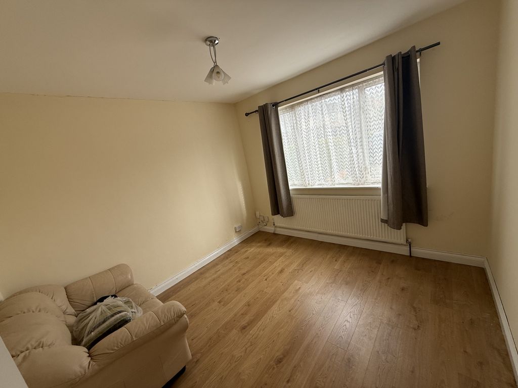 Property photo 1 of 8 3 Bed Semi-Detached House To Rent Church Road, Hayes Ub3