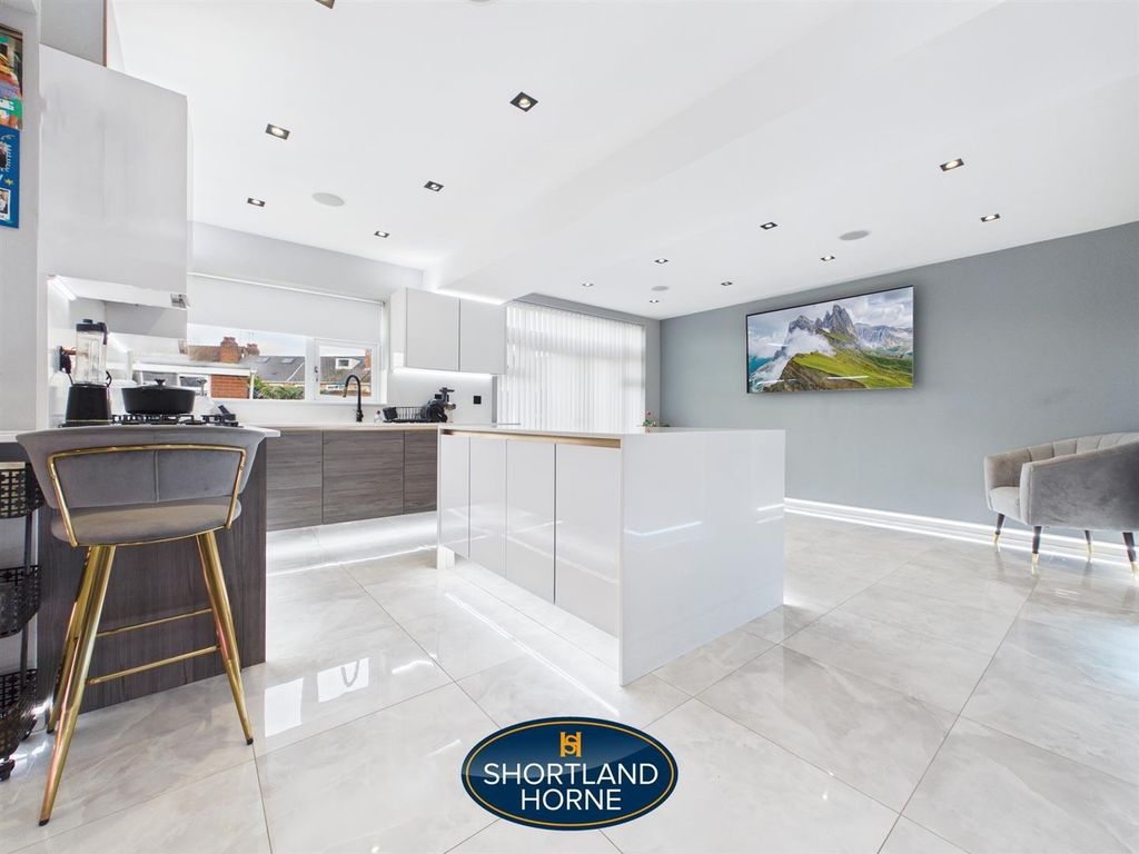 Property photo 3 of 28