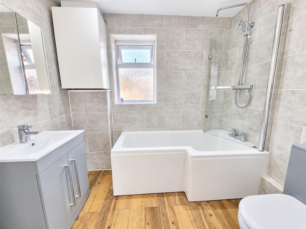 Property photo 3 of 14 Bathroom