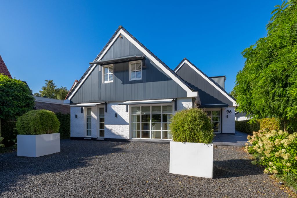 Property photo 2 of 48