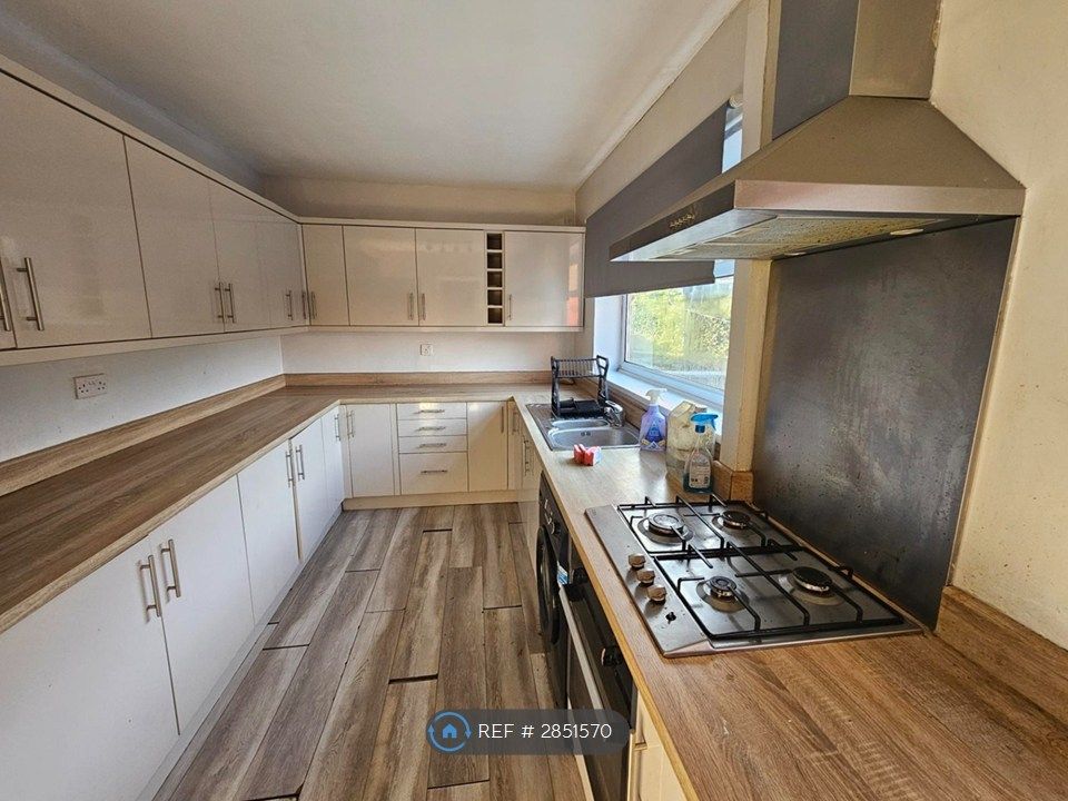 Property photo 2 of 6 Kitchen