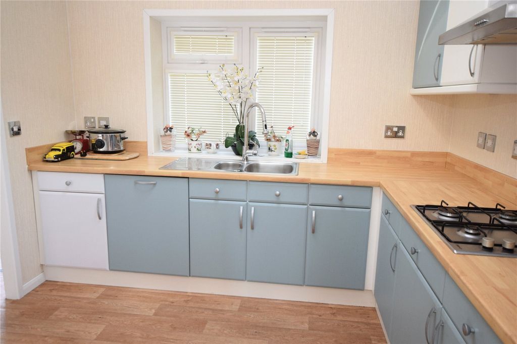 Property photo 2 of 7 Kitchen