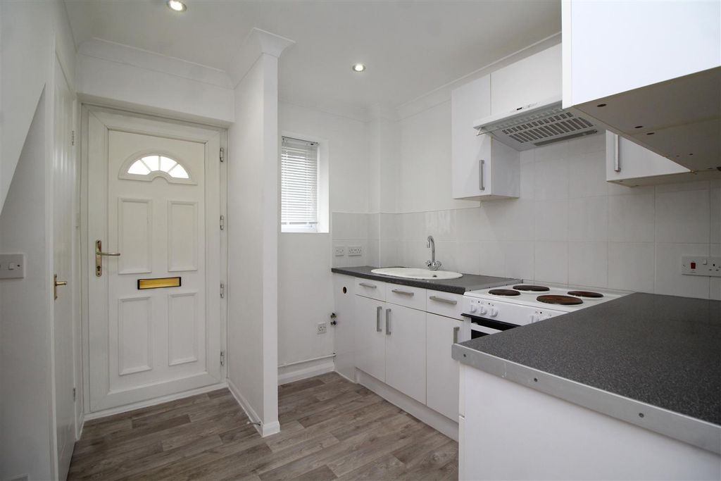 Property photo 2 of 8 Kitchen .Jpg